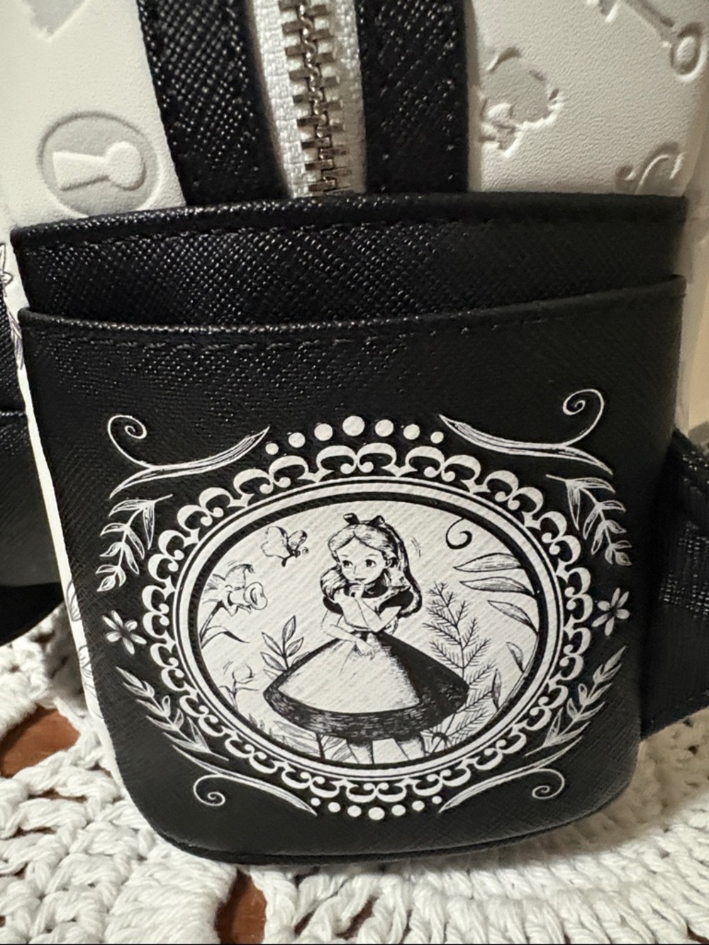 Loungefly Disney Alice in Wonderland Black & White Sketch Bag NWT - Picture 4 of 8